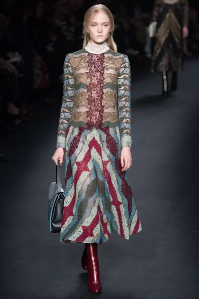 Look 24